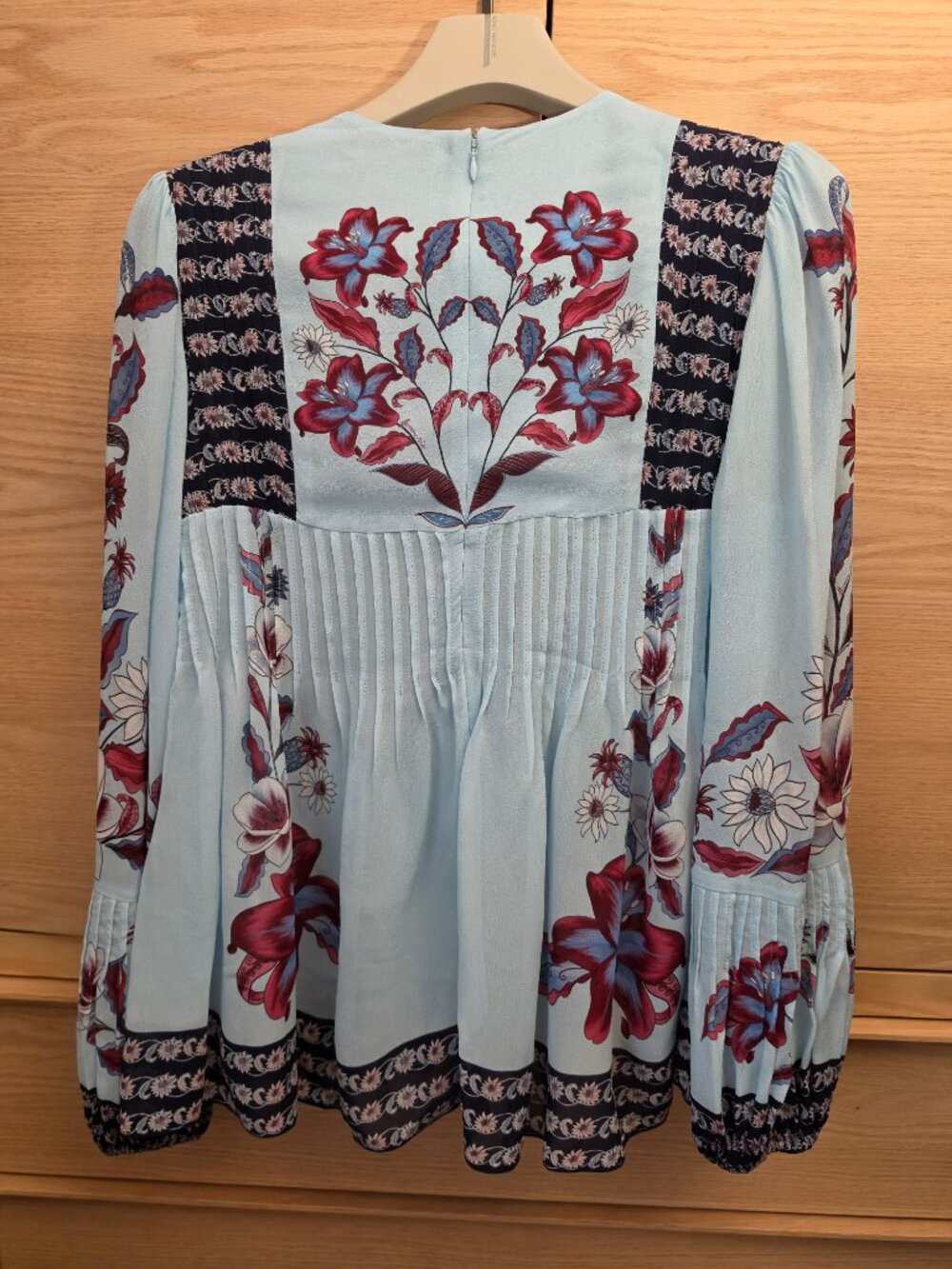 FARM Rio Marcelle Floral Print Pleated Blouse M - Picture 7 of 8